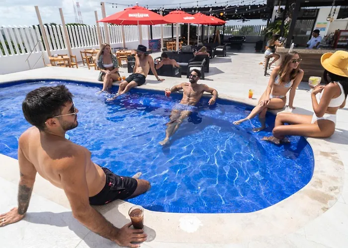 Nomads Party Hotel