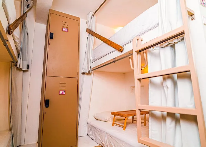 Nomads Party Hotel